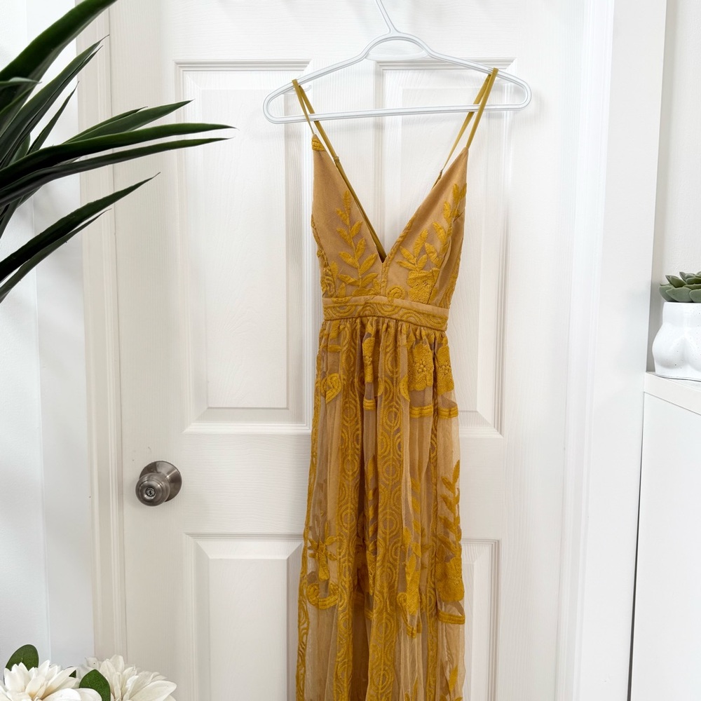 💛 BLONDIE BOUTIQUE Entro Elegant Yellow Floral Maxi Dress from Blondie Boutique - Picture 3 of 8